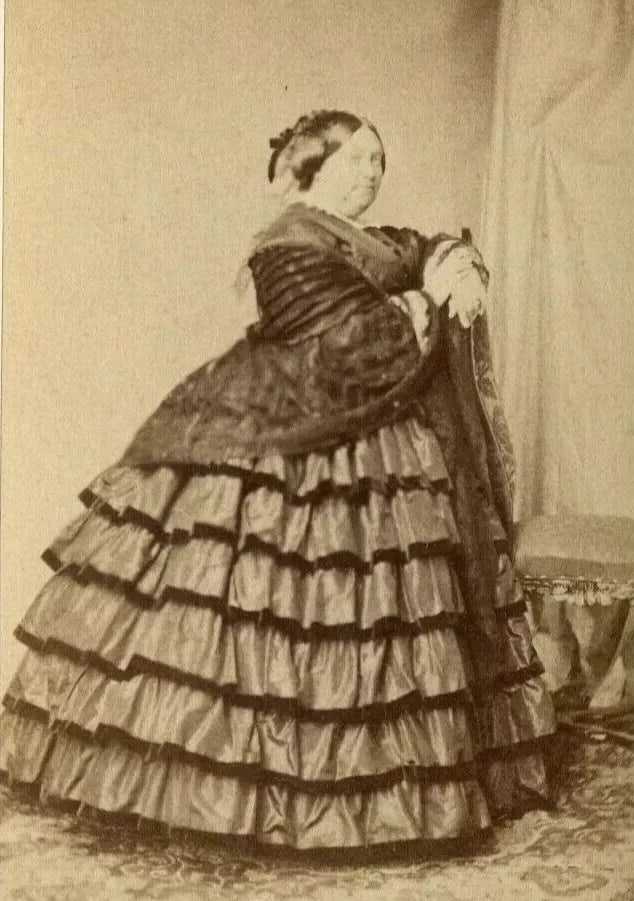 CDV Photo – Louise Marie Thérèse, Duchesse de Parme – French Nobility: Rare portrait of Louise Marie Thérèse d’Artois, Duchess of Parma, known for her grace and elegance. An essential piece for French and Italian royal collectors. Albumen print mounted on