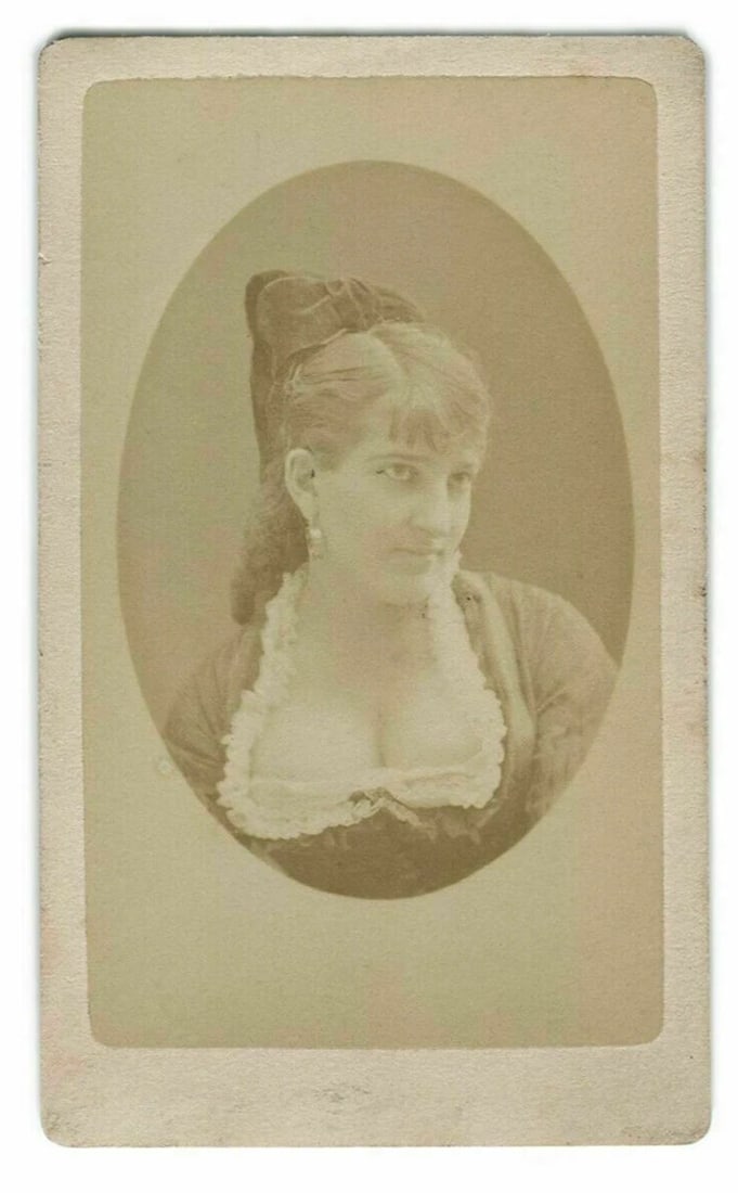 1870 CDV Photo – Marthe Dupuis, Opera Singer – French Studio: CDV of Marthe Dupuis, French opera singer, wearing stage attire. A fine example of opera diva portraits popular with collectors of theater and performance art. Dimension: 7 x 10 cm Reserve: $50.00