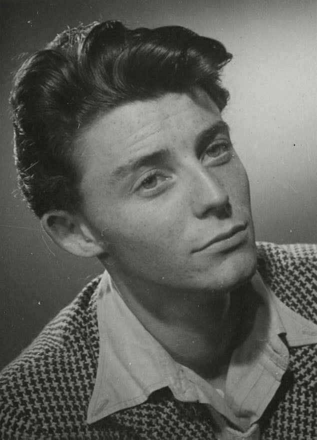 Gerard PHILIPE Portrait Vintage Photography Cinema c. 1940: Silver print Handwritten annotations on the back 11.7 x 8.5 cm Reserve: $50.00 Shipping: Domestic: Flat-rate of $19.00 to anywhere within the contiguous U.S. International: Foreign shipping rates are