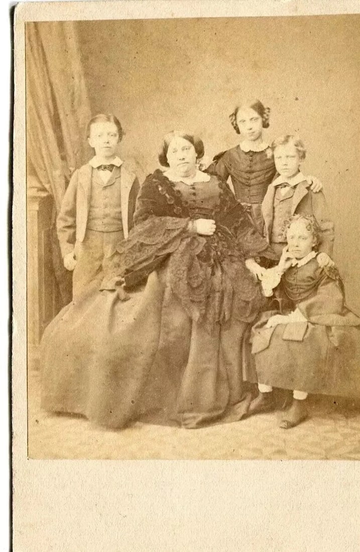 CDV Photo – Louise d'Artois, Duchess of Parma & Children c 1860s - 6