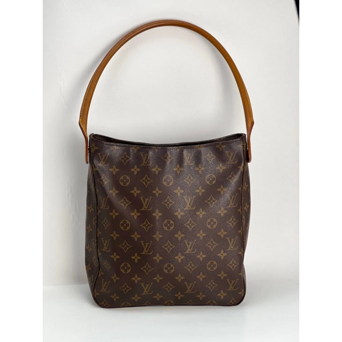 LOUIS VUITTON Looping GM Monogram Shoulder Bag: Title: LOUIS VUITTON Looping GM Monogram Shoulder Bag Description: Pre-Owned 100% Authentic LOUIS VUITTON Looping GM Monogram Shoulder Bag RATING: B...Very Good, well maintained, shows minor signs of