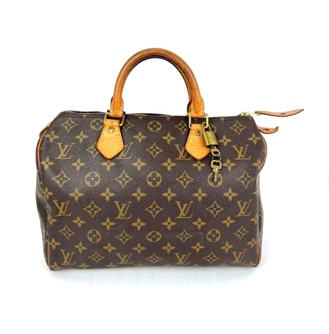 LOUIS VUITTON Monogram Speedy 30 Hand Bag: Title: LOUIS VUITTON Monogram Speedy 30 Hand Bag Description: Pre-Owned 100% Authentic LOUIS VUITTON Speedy 30 Monogram W/Added unbranded Chain to use as a Crossbody RATING: B-.. Good, shows some sign