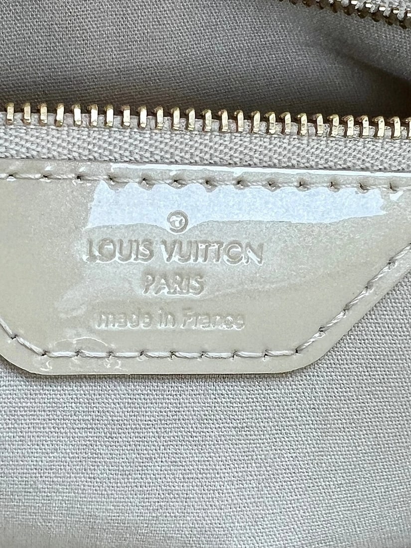 LOUIS VUITTON Monogram White Vernis Avalon MM Tote Hand Shoulder Bag - 12