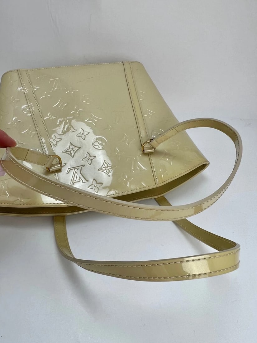 LOUIS VUITTON Monogram White Vernis Avalon MM Tote Hand Shoulder Bag - 4