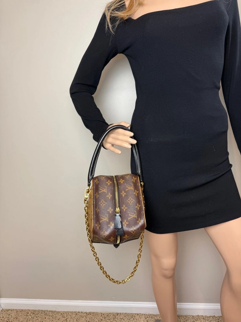 Louis Vuitton Reverse Monogram Square Shoulder Hand Bag - 12