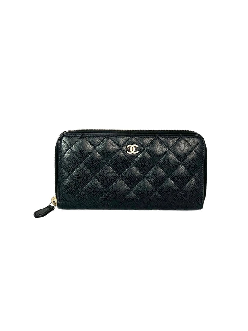 Chanel Caviar Quilted Large Gusset Zip Around Black Wallet: Title: Chanel Caviar Quilted Large Gusset Zip Around Black Wallet Description: Pre-Owned 100% Authentic Chanel Caviar Quilted Large Gusset Zip Around Black Wallet RATING: B-... Good, well maintained,