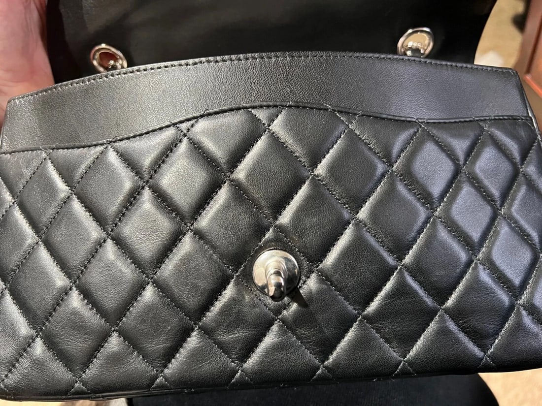 Chanel Quilted Lambskin Valentine Crystal Charms MM Single Flap Black Bag L - 17