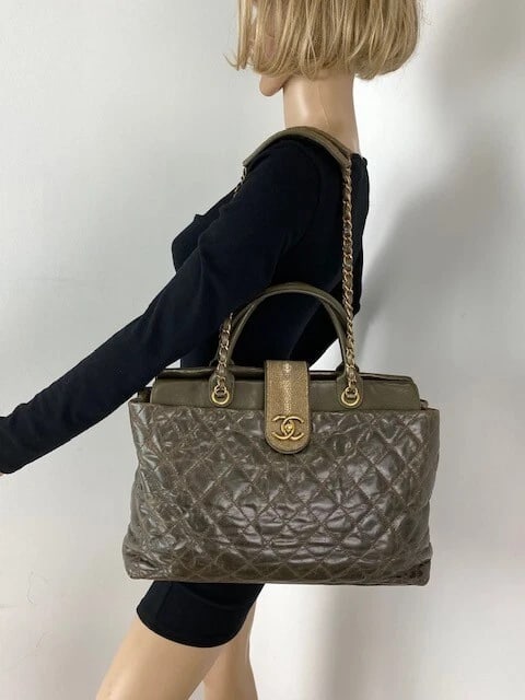 CHANEL Glazed Calfskin Shagreen Large Bindi CC Grey Tote Hand Bag - 7