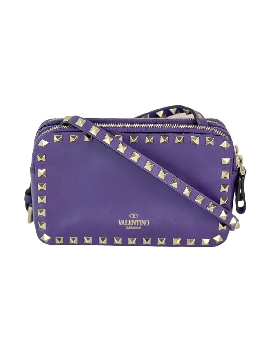 Valentino Rockstud Double Zip Purple Leather Crossbody Bag: Title: Valentino Rockstud Double Zip Purple Leather Crossbody Bag Description: Pre-Owned 100% Authentic Valentino Rockstud Double Zip Purple Leather Crossbody Bag RATING: B...Very Good, well maintaine
