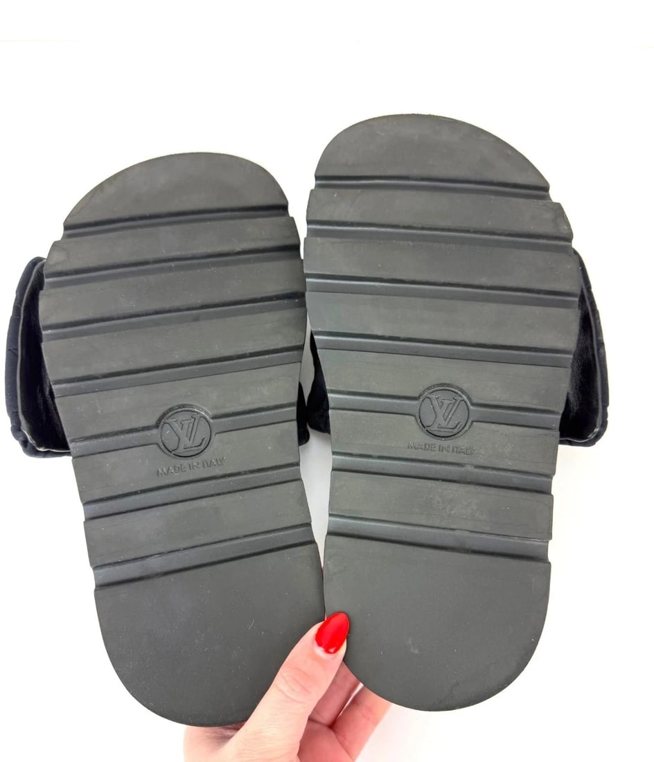 LOUIS VUITTON Pool Pillow Mules Slides Shoe - 9