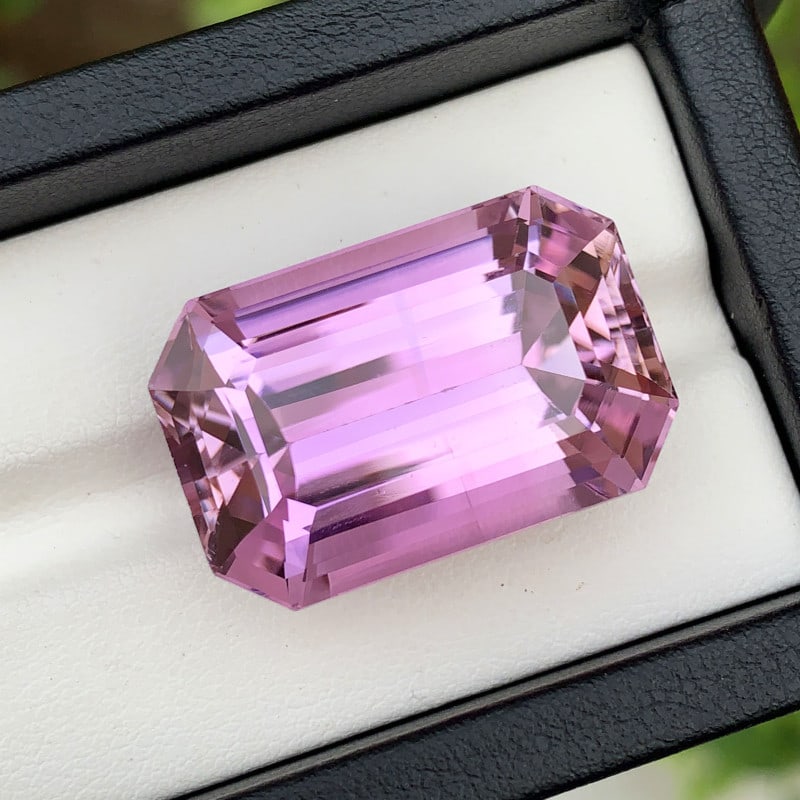 Deep Lilac Kunzite Gemstone For Jewelry, Natural Kunzite Loose Stone, 60.60: Description Deep Lilac Kunzite Gemstone For Jewelry, Natural Kunzite Loose Stone, 60.60 CT Weight : 60.60 CT Dimensions : 26 x 17 x 14 mm Clarity : SI Shape : Emerald Color : Lilac / Pink Treatment : 