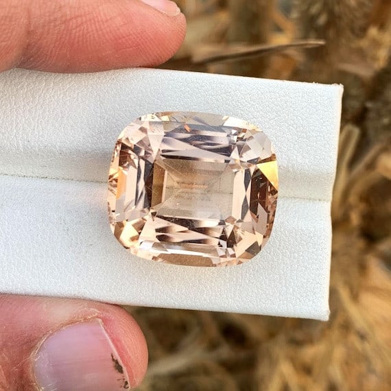 Natural Topaz Loose Gemstone, Cushion Cut Yellow Topaz Gemstone, 47.70 CT: Description Natural Topaz Loose Gemstone, Cushion Cut Yellow Topaz Gemstone, Faceted Topaz For Jewelry Making, Unheated Topaz Stone, 47.70 CT Weight : 47.70 Carat Dimensions : 22x20x14 MM Color :
