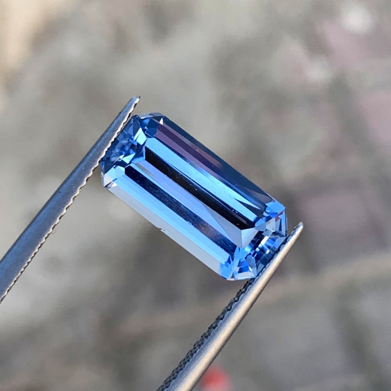 Emerald Cut Aquamarine Gemstone, Deep Blue Aquamarine Ring Stone, 4.10 CT: Description Emerald Cut Aquamarine Gemstone, Deep Blue Aquamarine Ring Stone, 4.10 CT Weight : 4.10 ct Dimension : 15 x 7 x 6 mm Clarity : Flawless Shape : Emerald Color : Blue Treatment : Heat Origin
