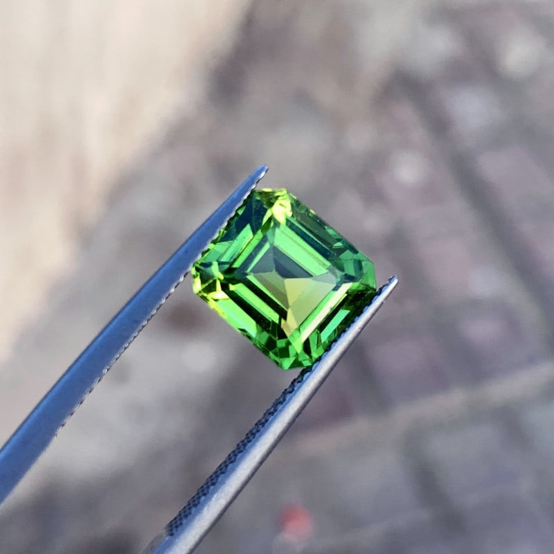 Asscher Cut Peridot Gemstone, Burma Peridot Loose Stone For Ring, 4.40 CT: Description Asscher Cut Peridot Gemstone, Burma Peridot Loose Stone For Ring, 4.40 CT Weight : 4.40 CT Dimensions : 10 x 9 x 6 mm Shape : Asscher Color : Olive Green Clarity : VS Treatment : None