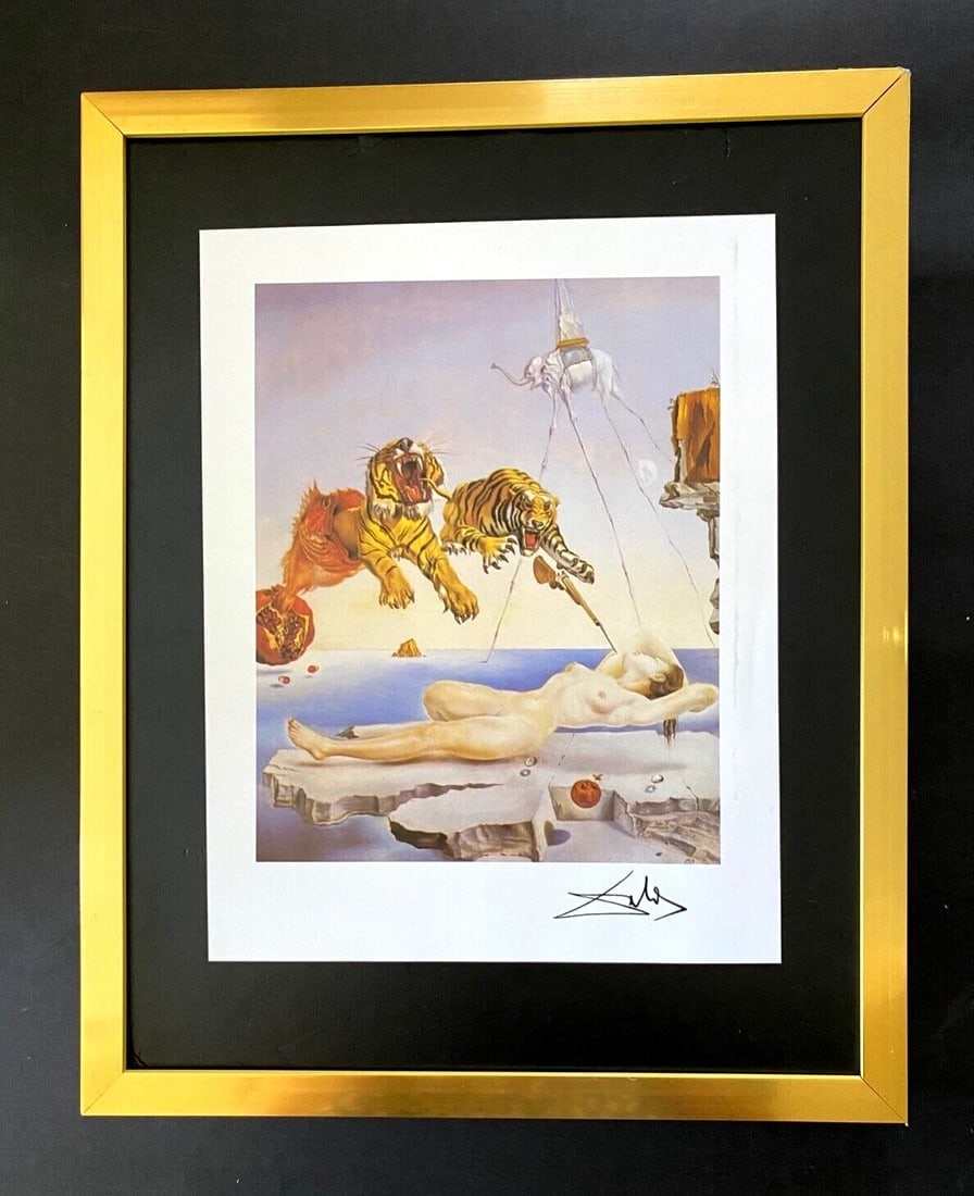 SALVADOR DALI + SIGNED ARTISTIC FIGURE PRINT FROM 1970 + WITH NEW FRAME: We have for Sale this AWESOME 1970's PRINT AFTER SALVADOR DALI FACSIMILE SIGNED IN INK SIZE OF THE PRINT IS ABOUT: 10 X 8 in FRAME COVERS AN AREA OF 15 X 12 in PRINT IS MOUNTED OVER A BLACK BOARD AND