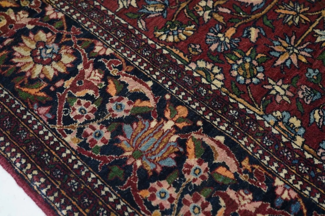 Antique Isfahan Rug 4'7'' x 7'1'' - 4