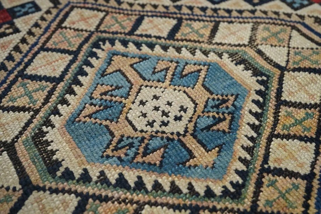 Late 18th Century Antique Caucasian Shirvan Rug 5'3'' x 9'7'' - 4