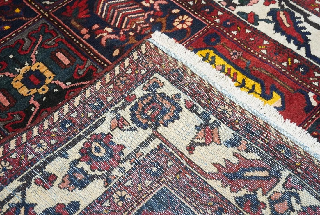 Vintage Bakhtiari Rug 6'7'' X 10'11'' - 10