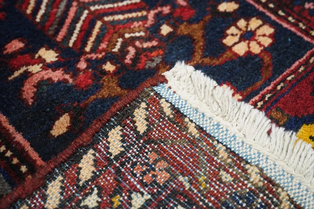 Vintage Bakhtiari Rug 6'7'' X 10'11'' - 9