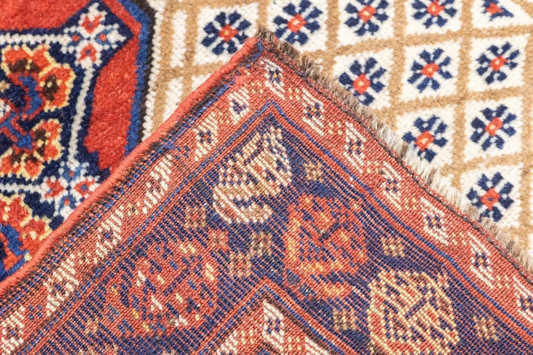 Antique Persian Qashqai Rug 3'4'' x 5'3'' - 4
