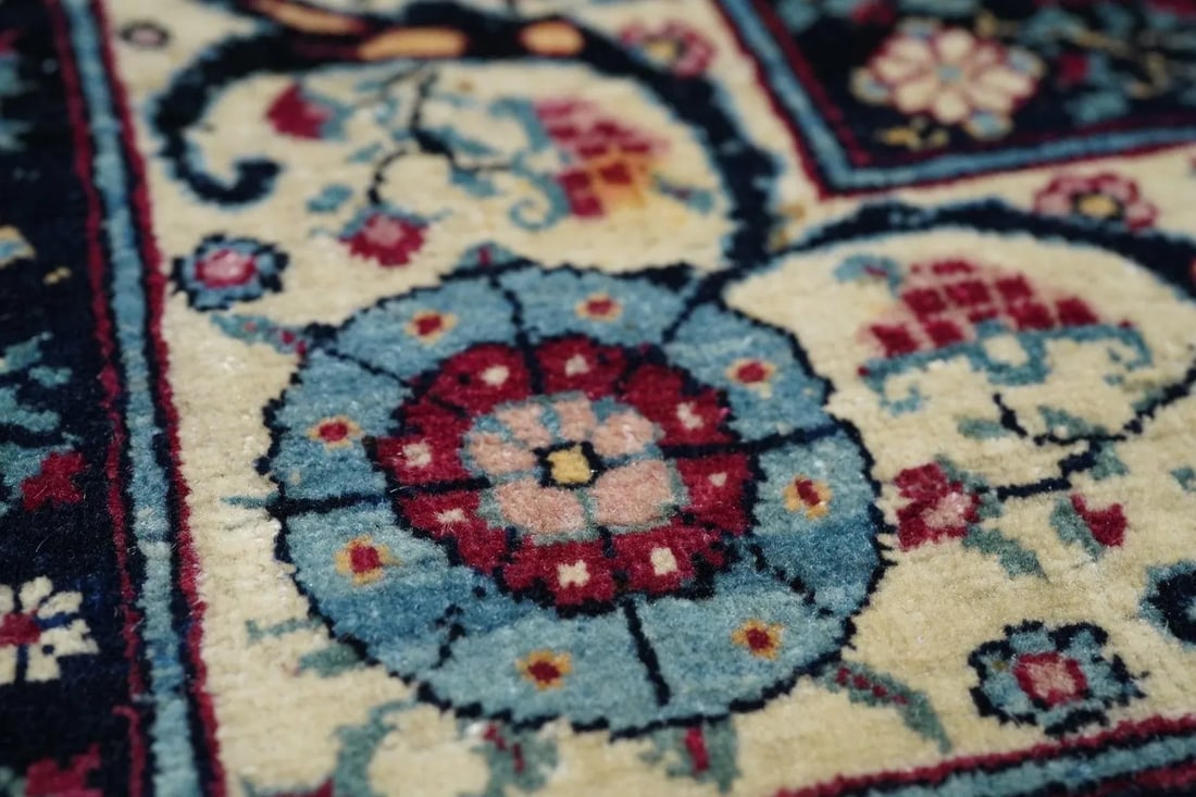 Late 18th Century Antique Persian Tehran Rug 4'3'' x 6'9'' - 3