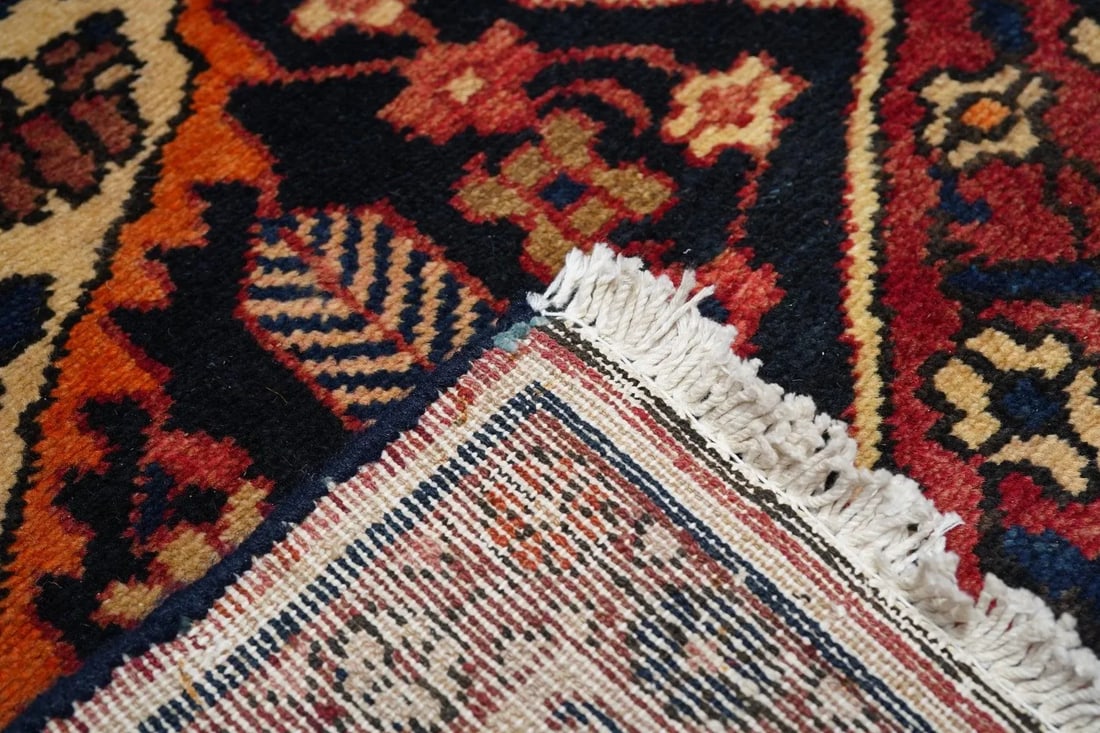 Antique Bakhtiari Rug 5'4'' x 11'0'' - 4