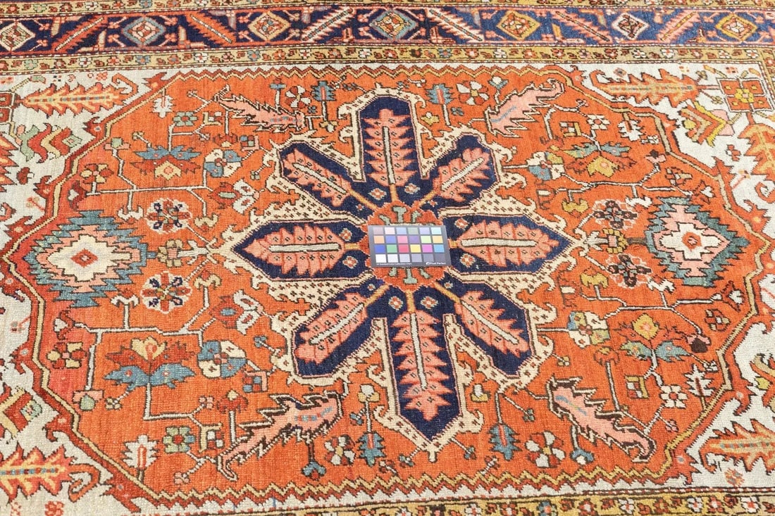 Late 18th Century Antique Persian Serapi Rug 5'1'' x 6'11'' - 4