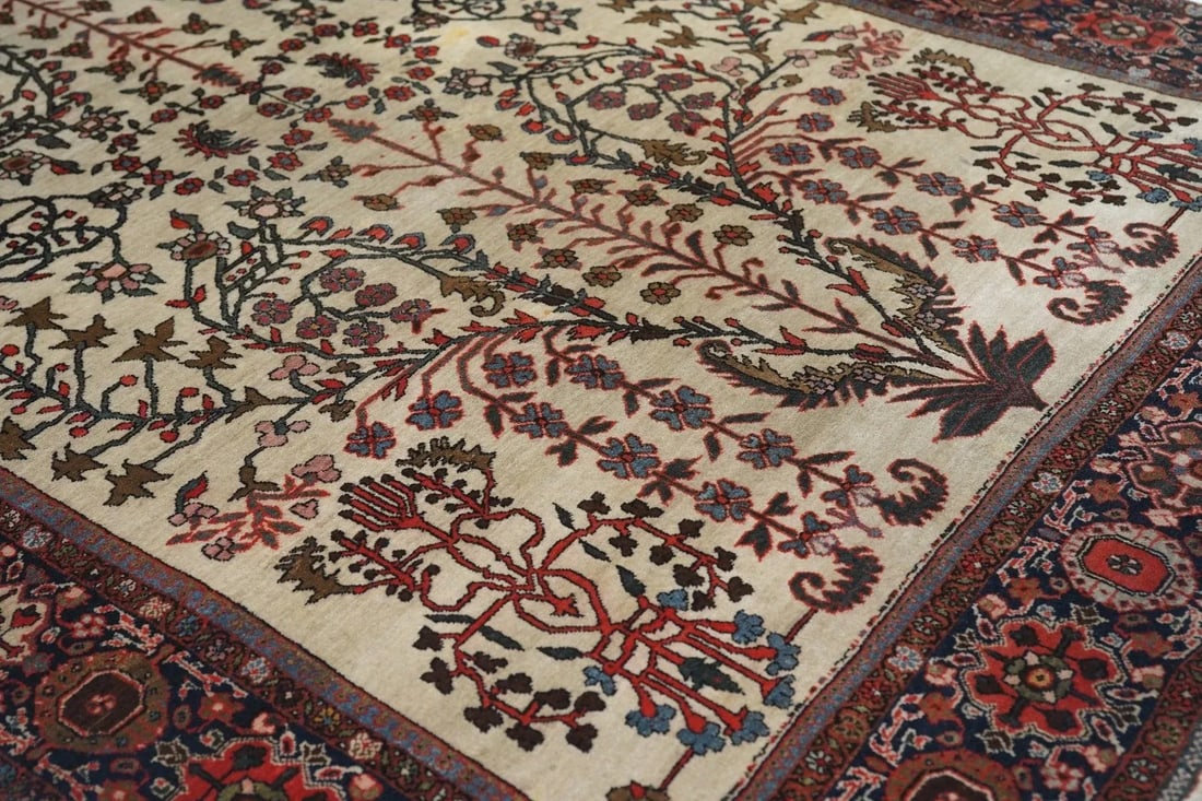 Late 18th Century Antique Sarouk Rug 4'3'' x 6'5'' - 10
