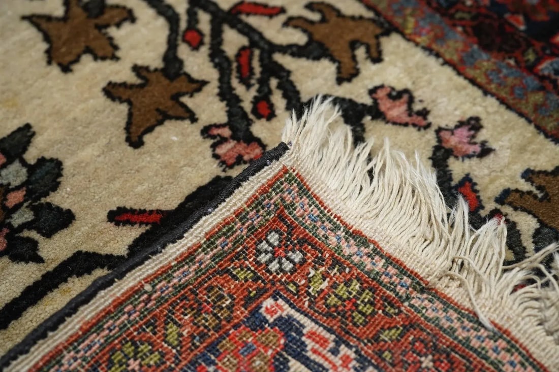 Late 18th Century Antique Sarouk Rug 4'3'' x 6'5'' - 3