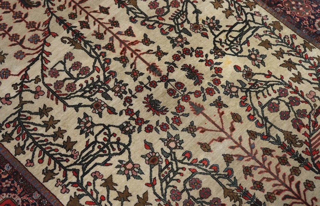 Late 18th Century Antique Sarouk Rug 4'3'' x 6'5'' - 9