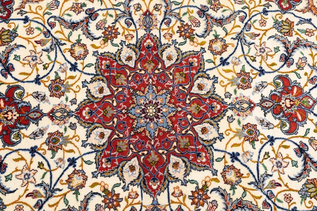 Extremely Fine Persian Isfahan Wool & Silk Rug 3'8'' X 5'3'' - 5