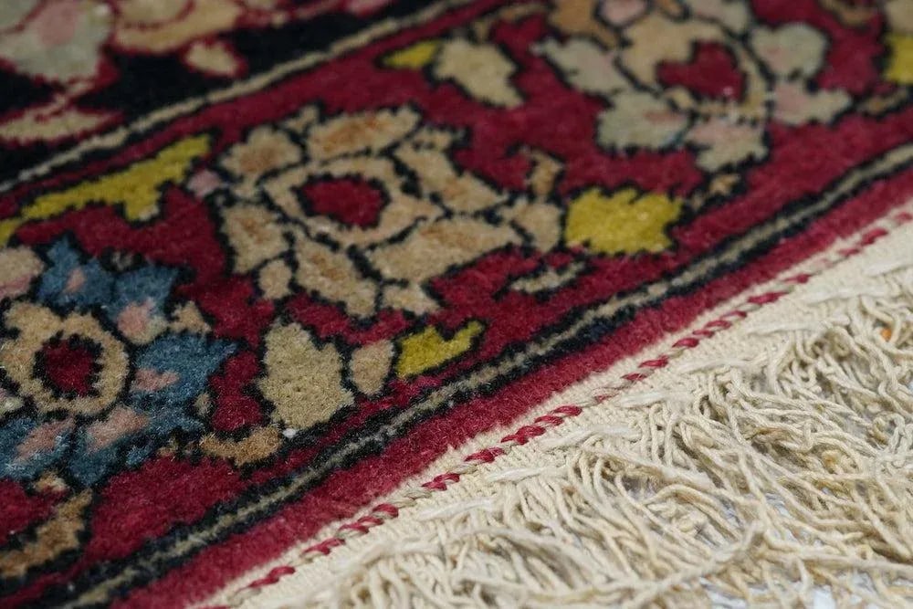 Antique Isfahan Rug 4'7'' x 7'10'' - 3