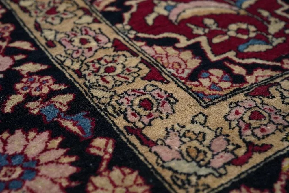 Antique Isfahan Rug 4'7'' x 7'10'' - 4
