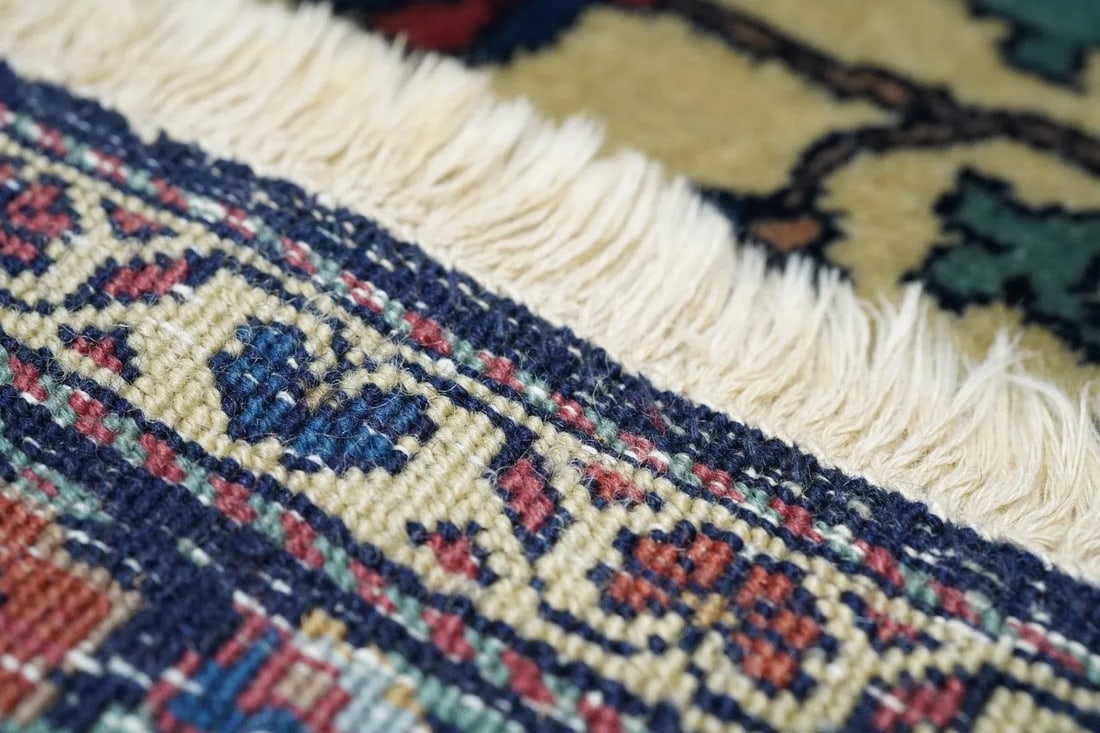 Antique Sarouk Rug 4'6'' x 6'6'' - 2