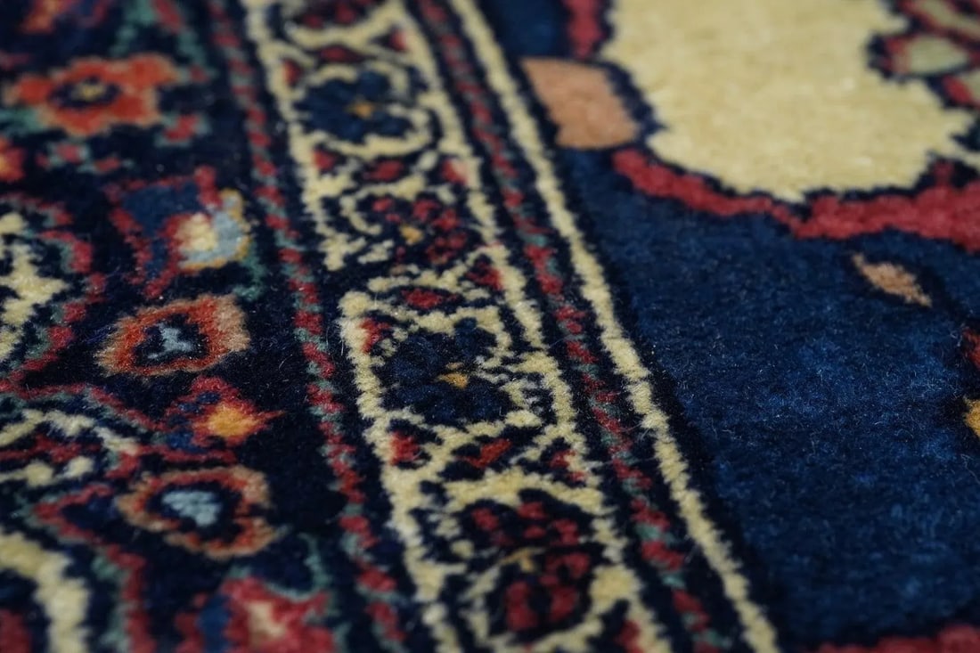 Antique Sarouk Rug 4'6'' x 6'6'' - 7