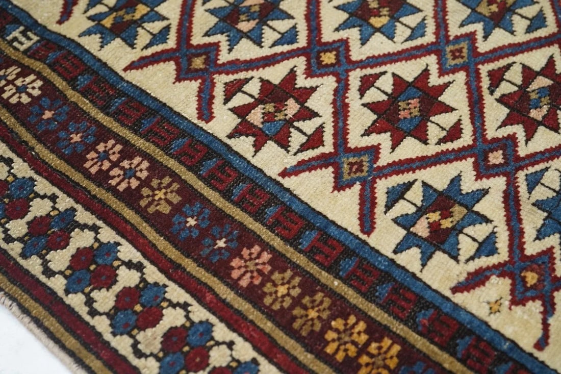 Late 18th Century Antique Shirvan Rug 2'6'' x 4'5'' - 4