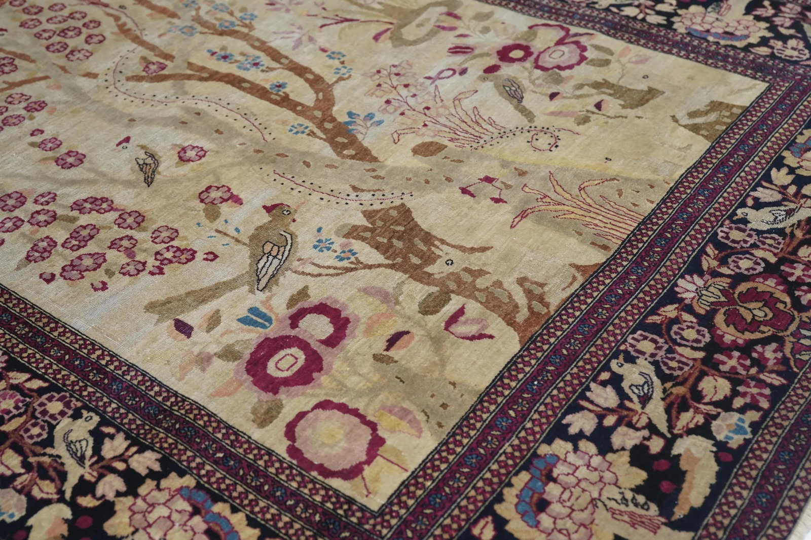 18th Century Antique Persian Isfahan Rug-4"²3"³ × 6"²10"³ - 11
