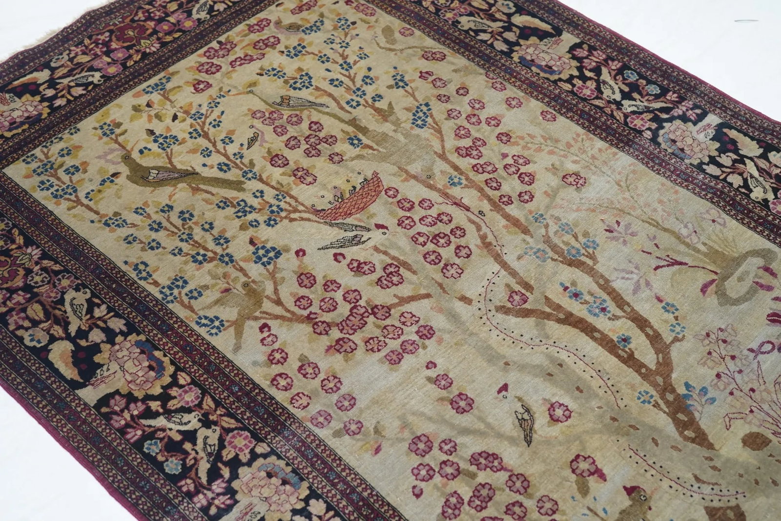 18th Century Antique Persian Isfahan Rug-4"²3"³ × 6"²10"³ - 5
