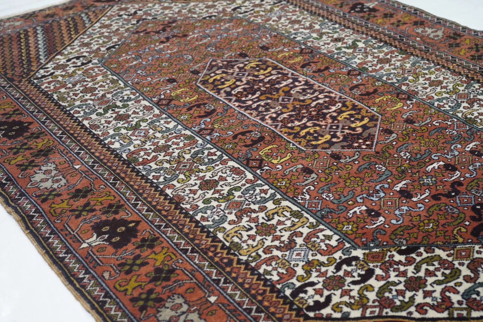 1970s Ghashgaie Persian Rug-4"²3"³ × 6"² - 6