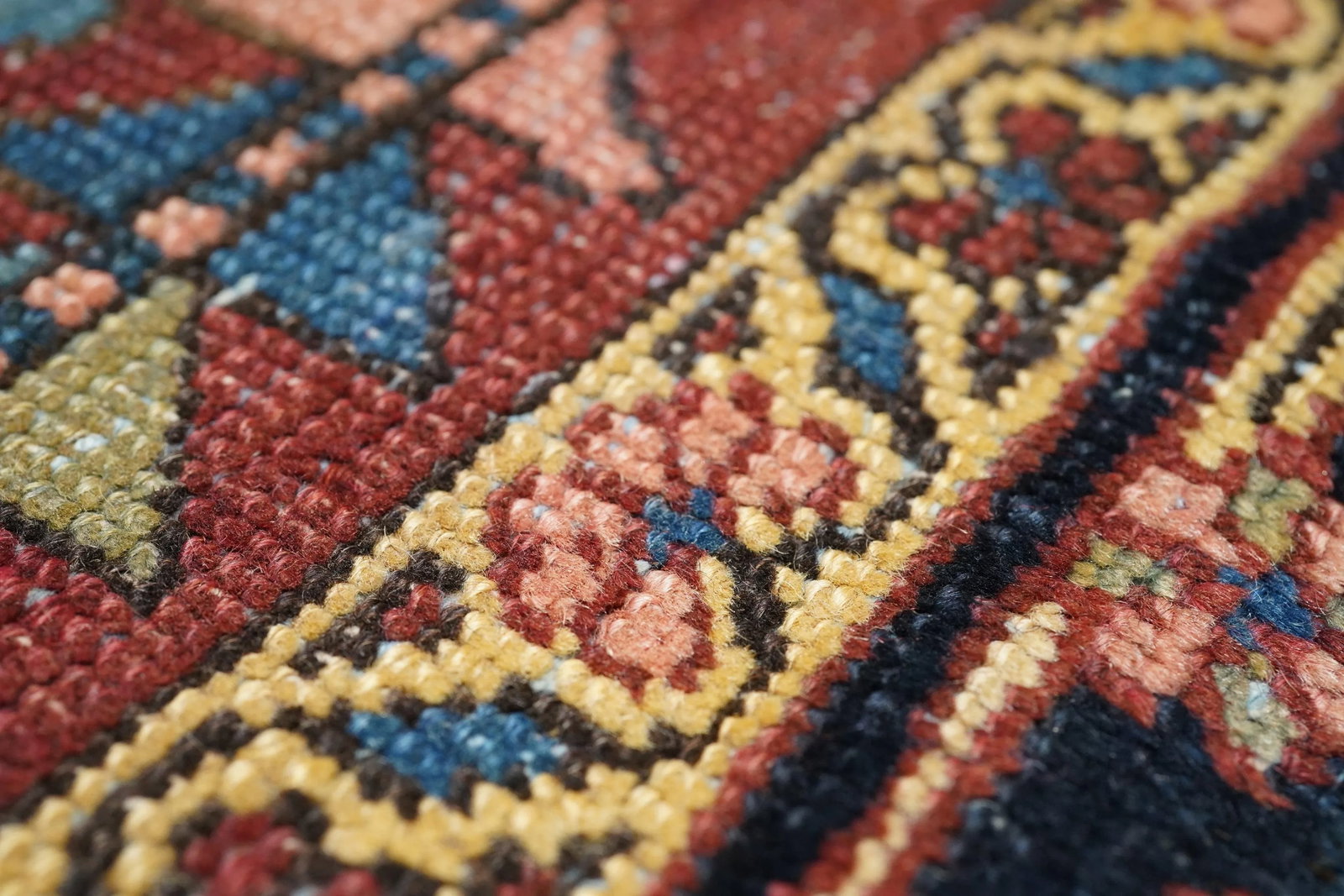Antique Hand Made Heriz Persian Rug - 5