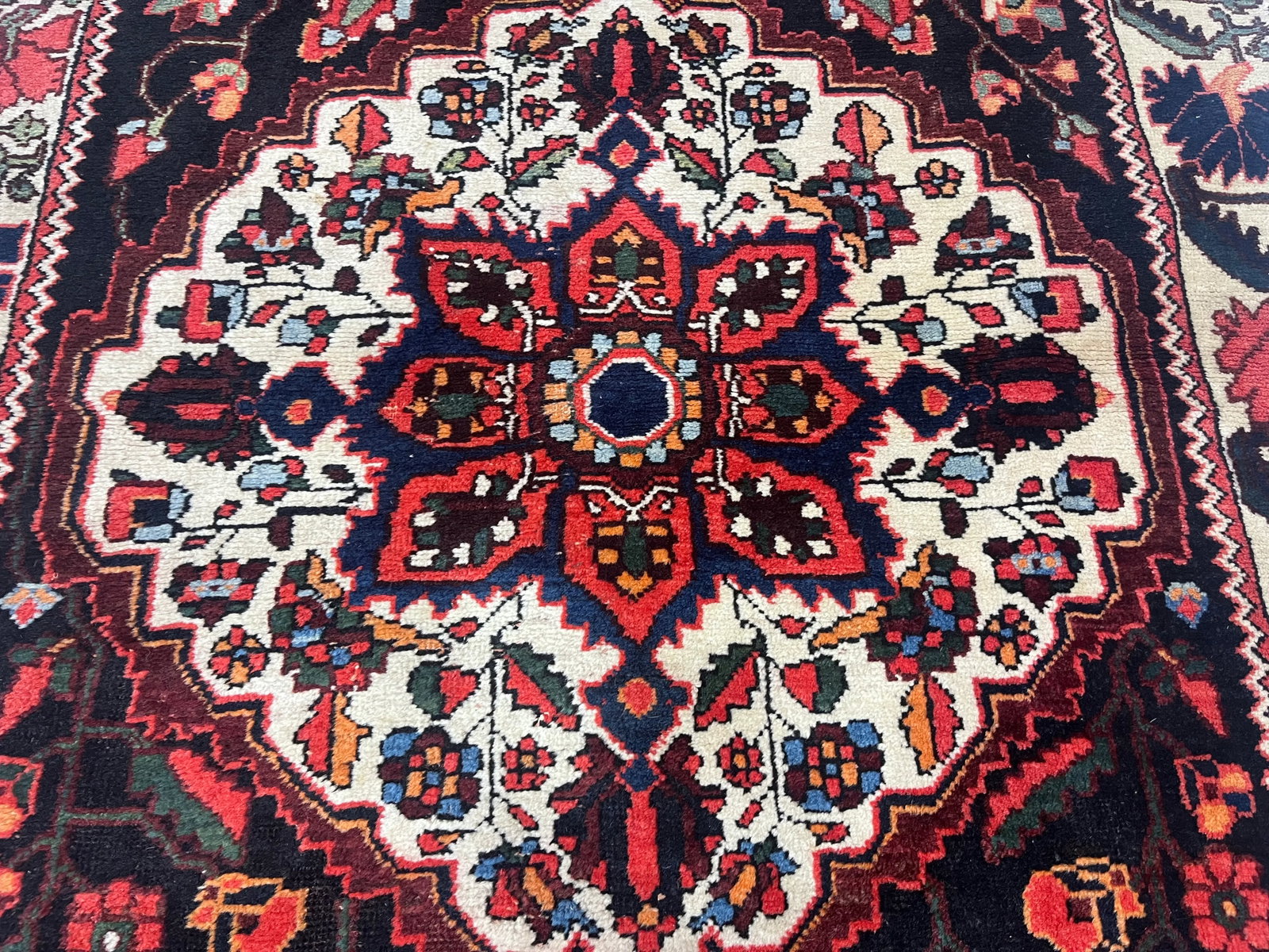 Fine Antique Persian Bakhtiari Rug 3'4" X 9'11" - 3