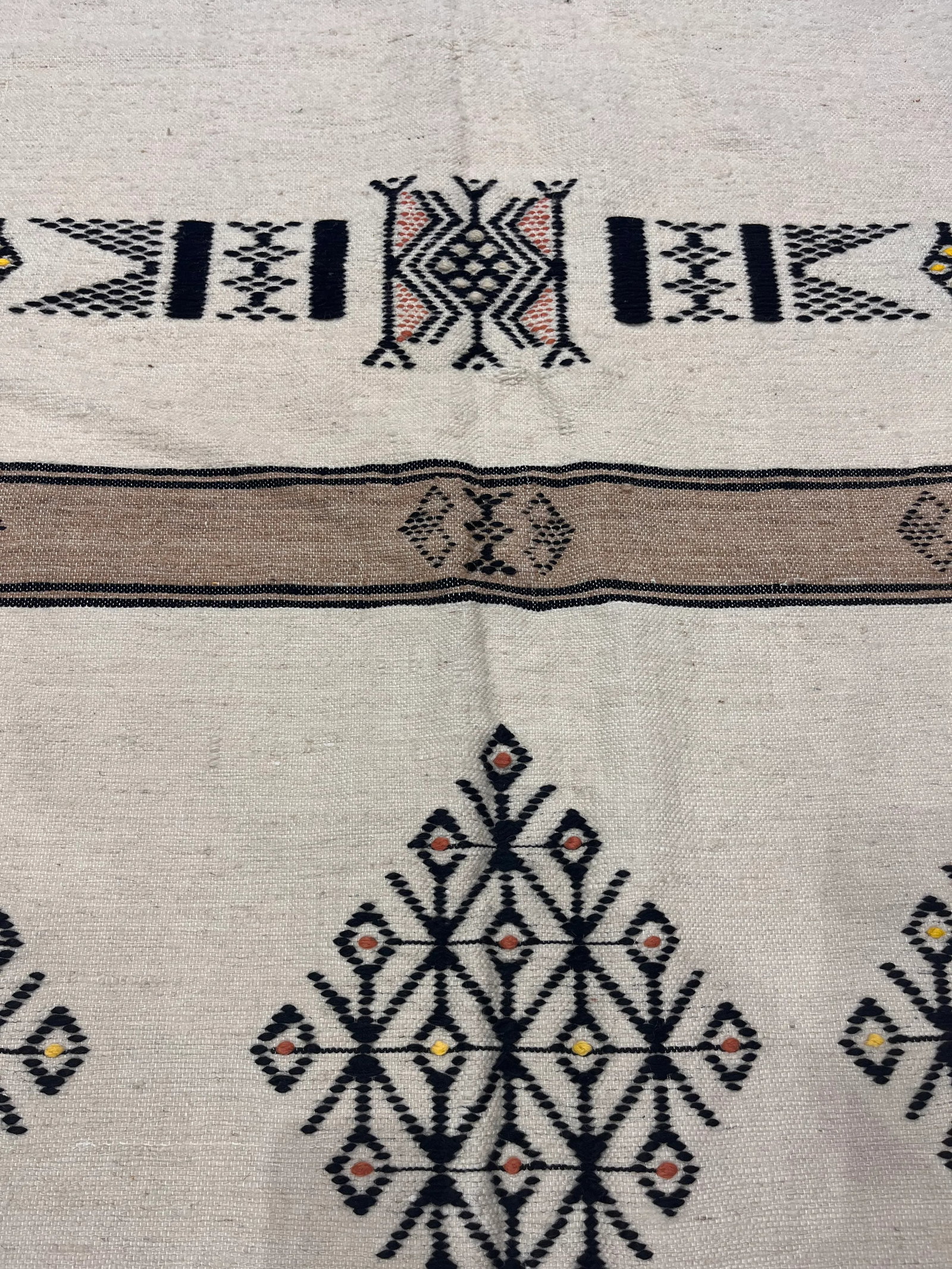Vintage Moroccan Rug 5'10" X 8'5" - 6