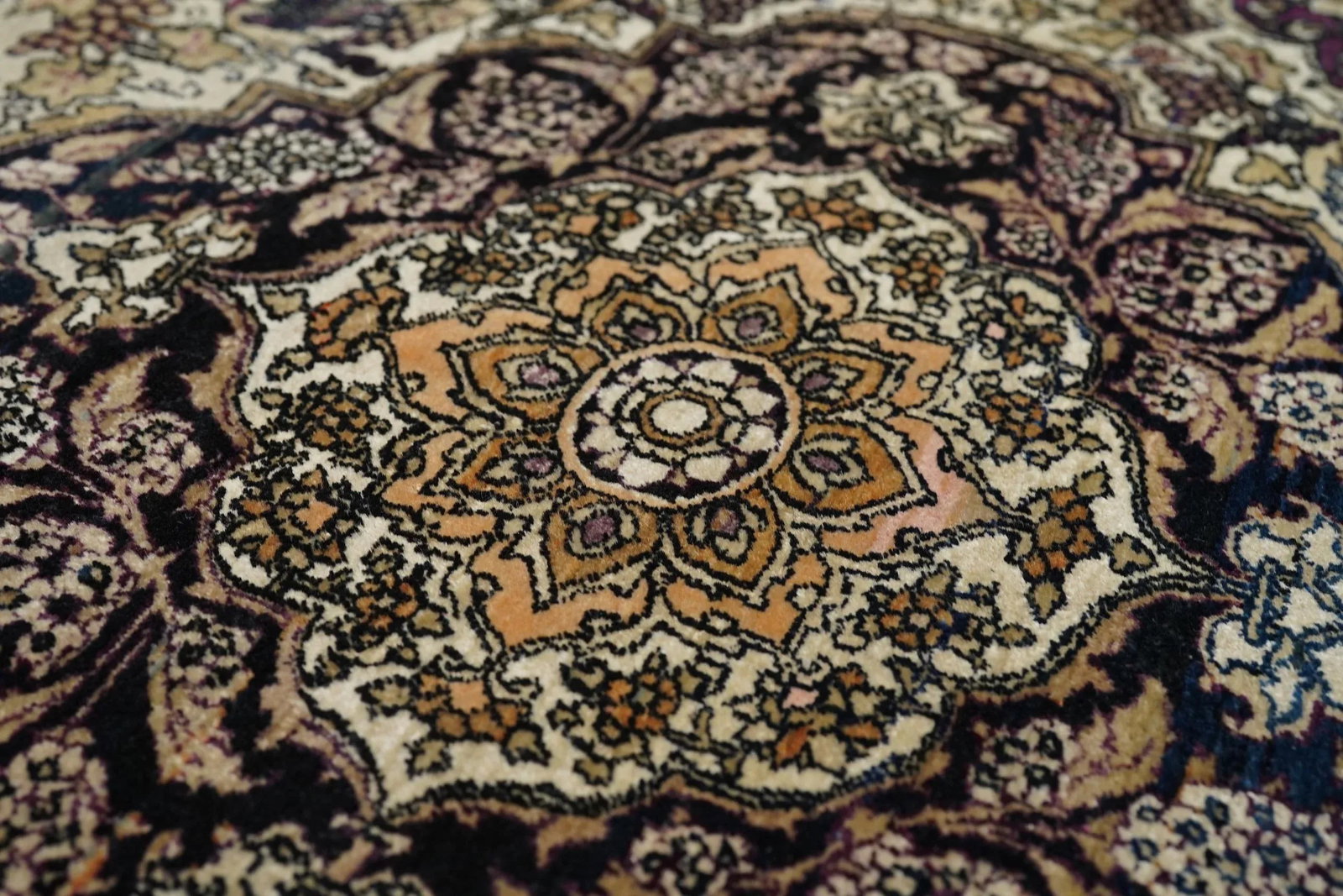 Early 20th Century Persian Tehran Rug 4'7'' X 6'7'' - 3