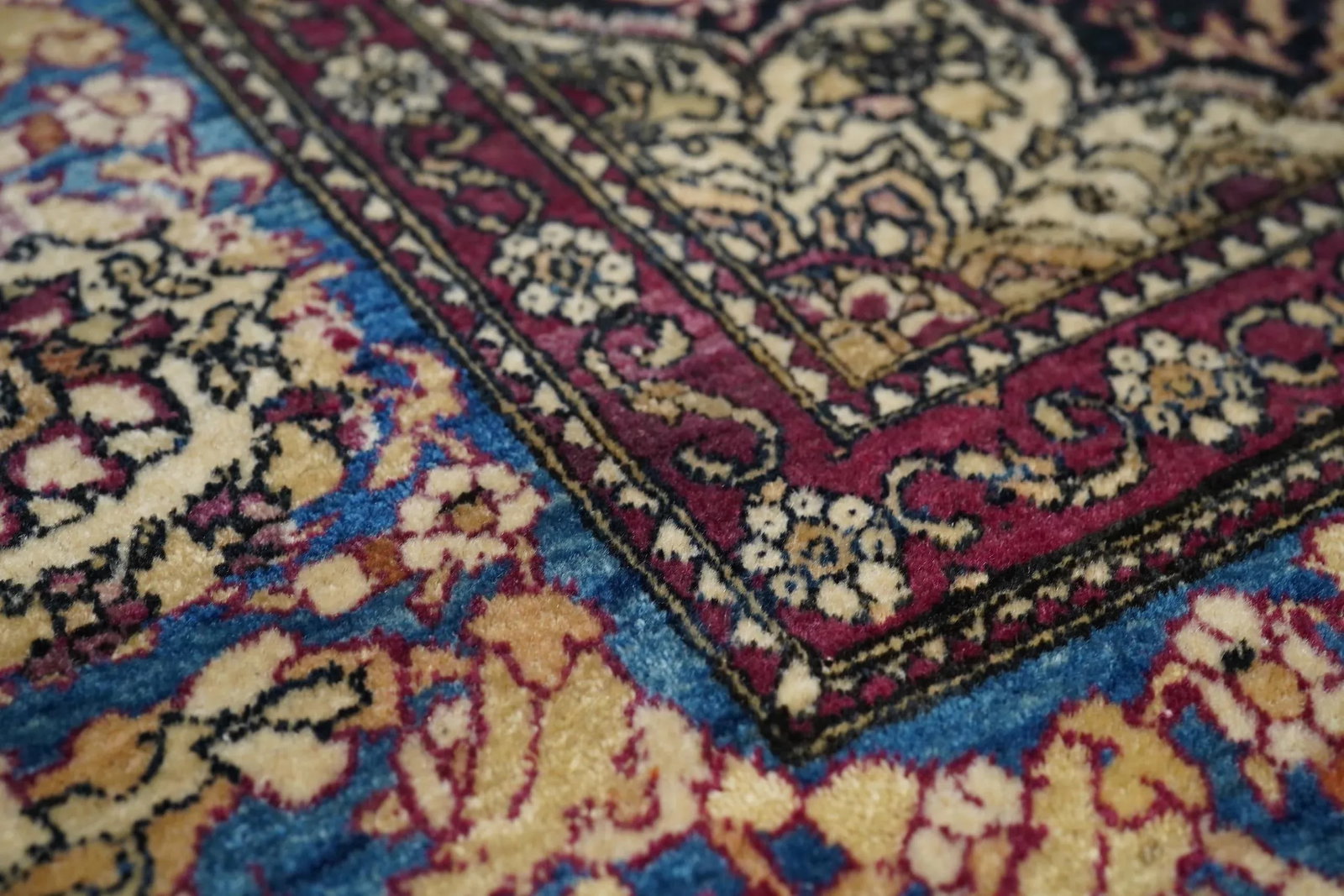 Early 20th Century Persian Tehran Rug 4'7'' X 6'7'' - 4
