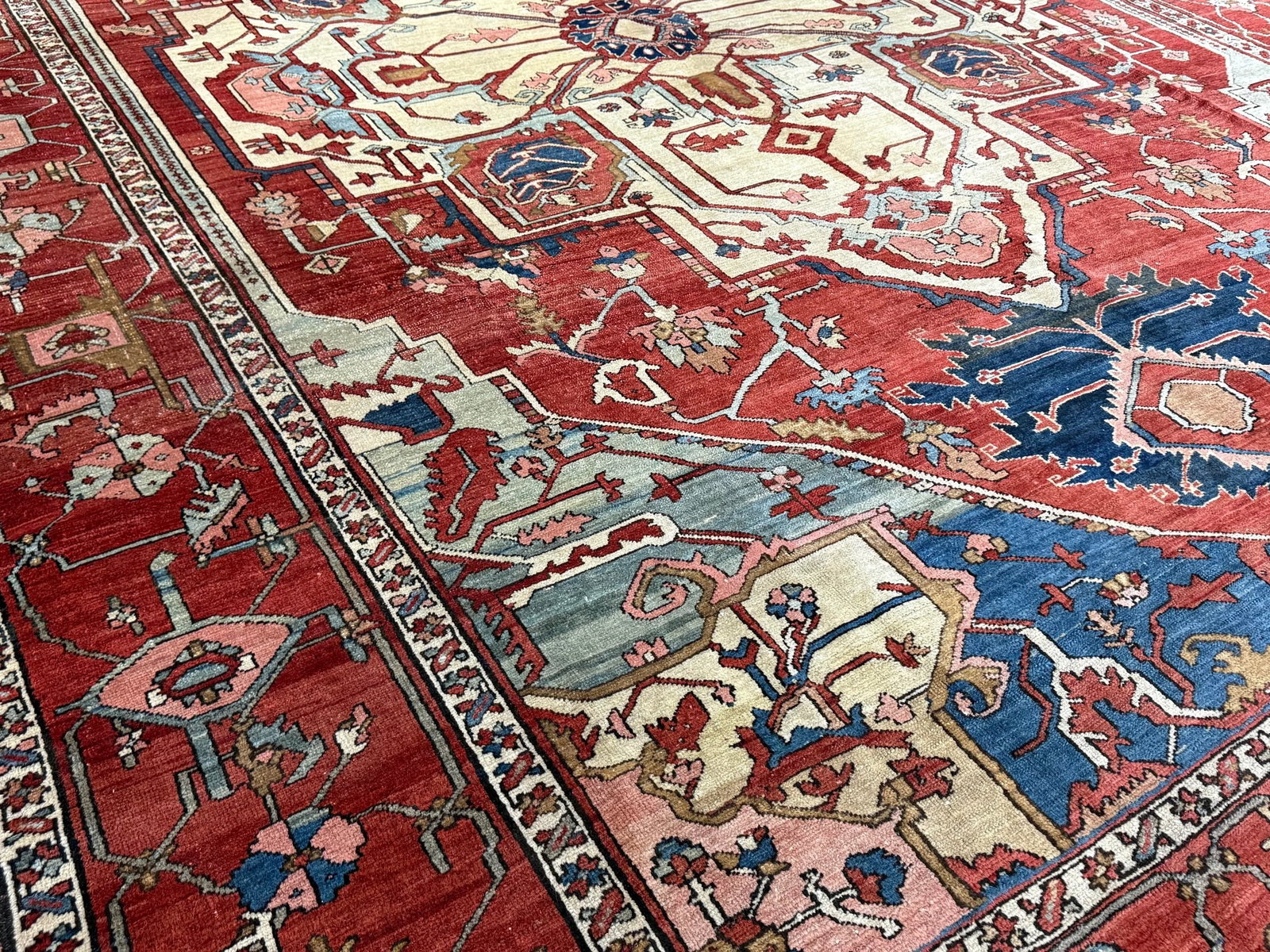 Antique Persian Serapi Rug 9'11" X 13'4" - 9