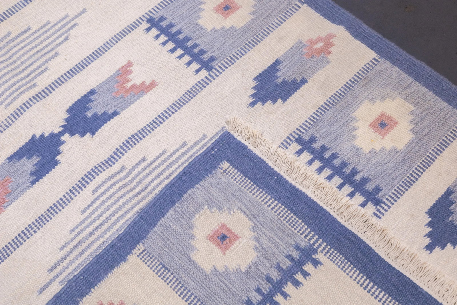 Vintage Swedish Kilim Rug 4'5'' X 6'3'' - 5