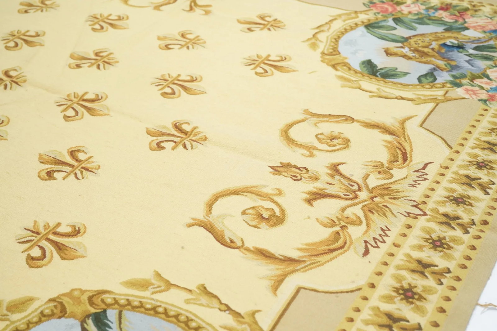 Aubusson Flat Weave Wool Rug 6'0" X 9'0" - 4