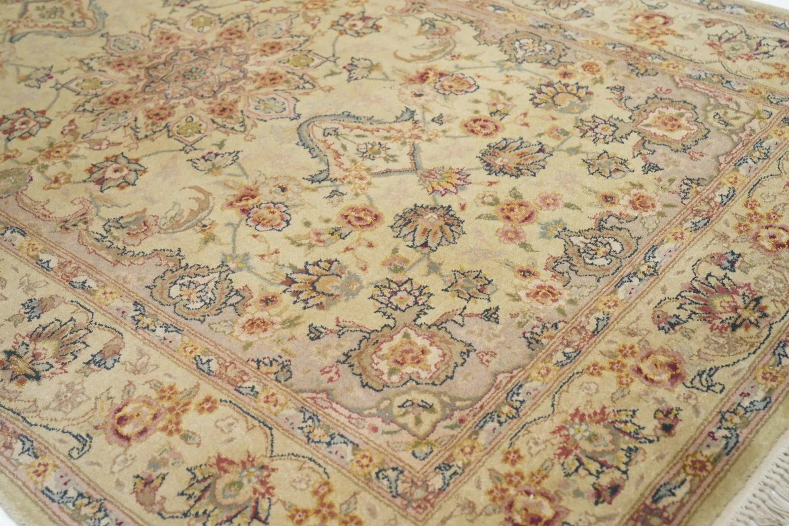 Pak Persian Tabriz Design Rug 3'9'' X 5'9'' - 6