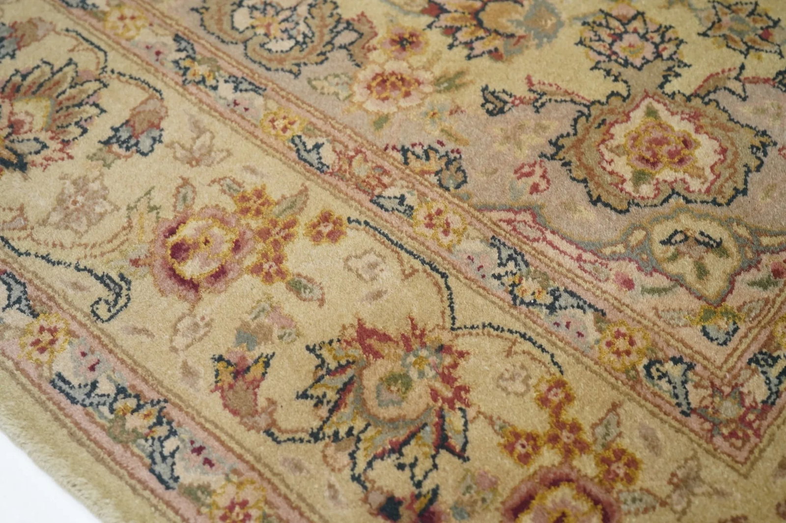 Pak Persian Tabriz Design Rug 3'9'' X 5'9'' - 7