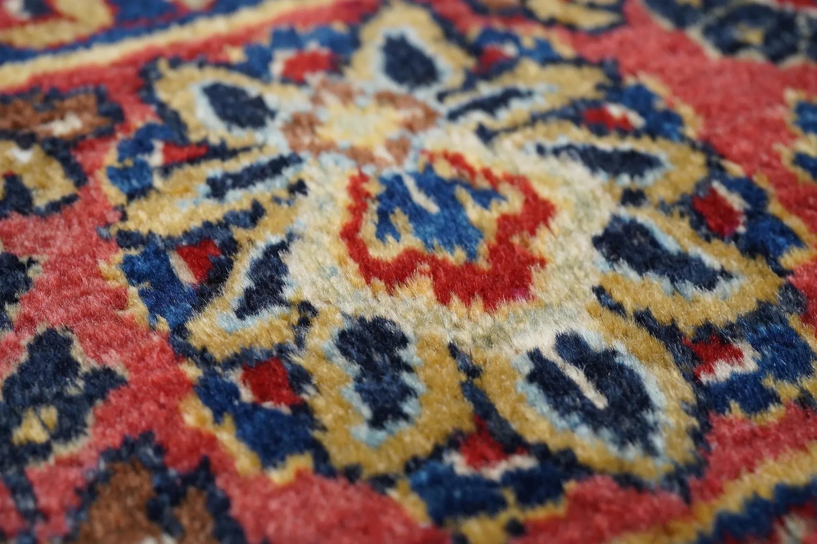 Antique Persian Sarouk Rug 6'2'' X 9'0'' - 4